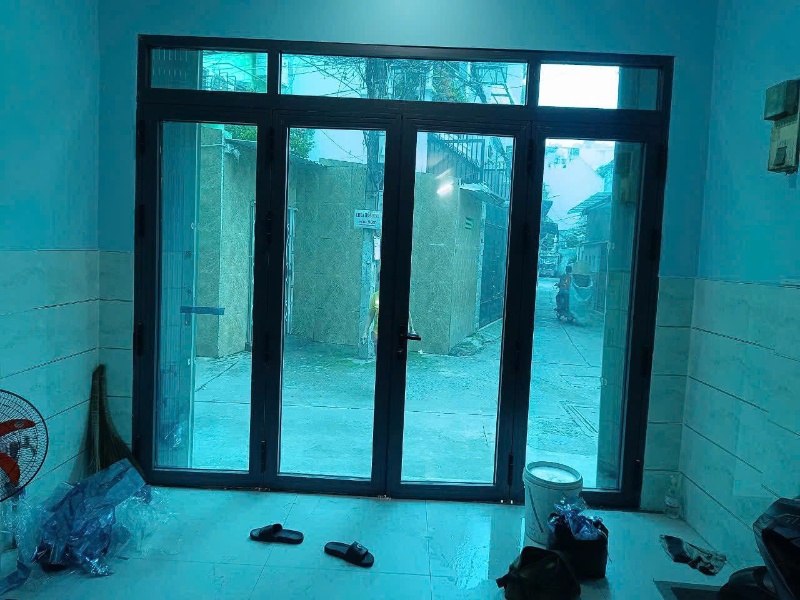 Hình ảnh thi công dán kính cách nhiệt chung cư 3